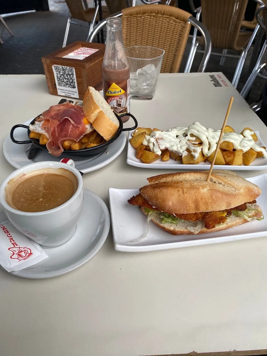 Tapas con el café